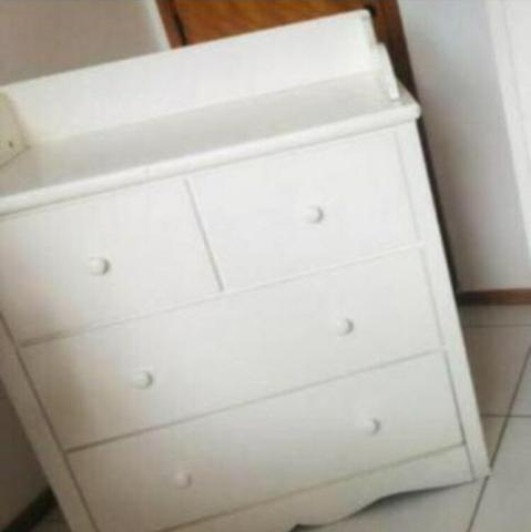 Guarda roupa + cômoda + prateleira
