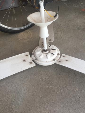 Vendo dois ventiladores funcionando perfeitamente