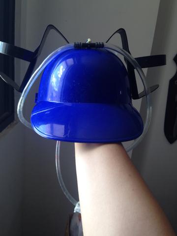 Capacete porta bebidas