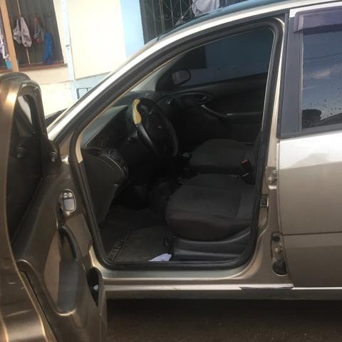 Vendo um Ford focus