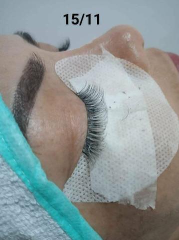 Alongamento de cílios fio a fio