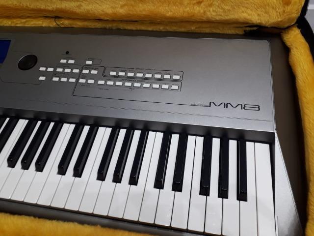Piano Digital Yamaha MM8 + semi-case bordado - Foto 6