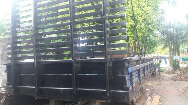 Vendo carroceria Nova 4.50 comprimento e 2.20 de largura - Foto 4
