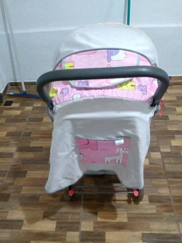 Vendo carrinho de bebe femenino em otimo estado - Foto 2
