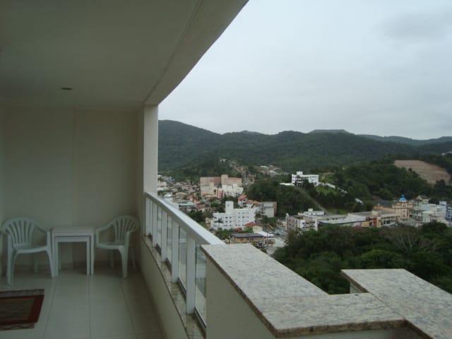 Quadra mar, Sacada com Churrasqueira, Andar alto, mobiliado, lazer, linda vista - Foto 4