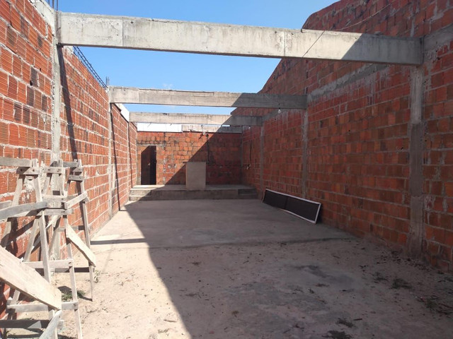VENDO OU TROCO CASA E PONTO COMERCIAL - Foto 2