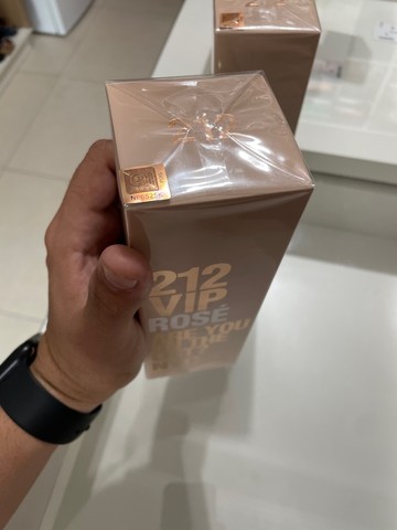 Perfume 212 Vip rose feminino  - Foto 2