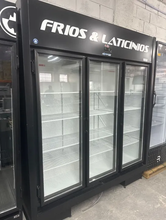 Expositor auto serviço 3 portas refrigerado com as melhores condiçoes