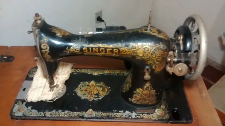 Vendo maquina de costura Singer antiga  - Foto 2