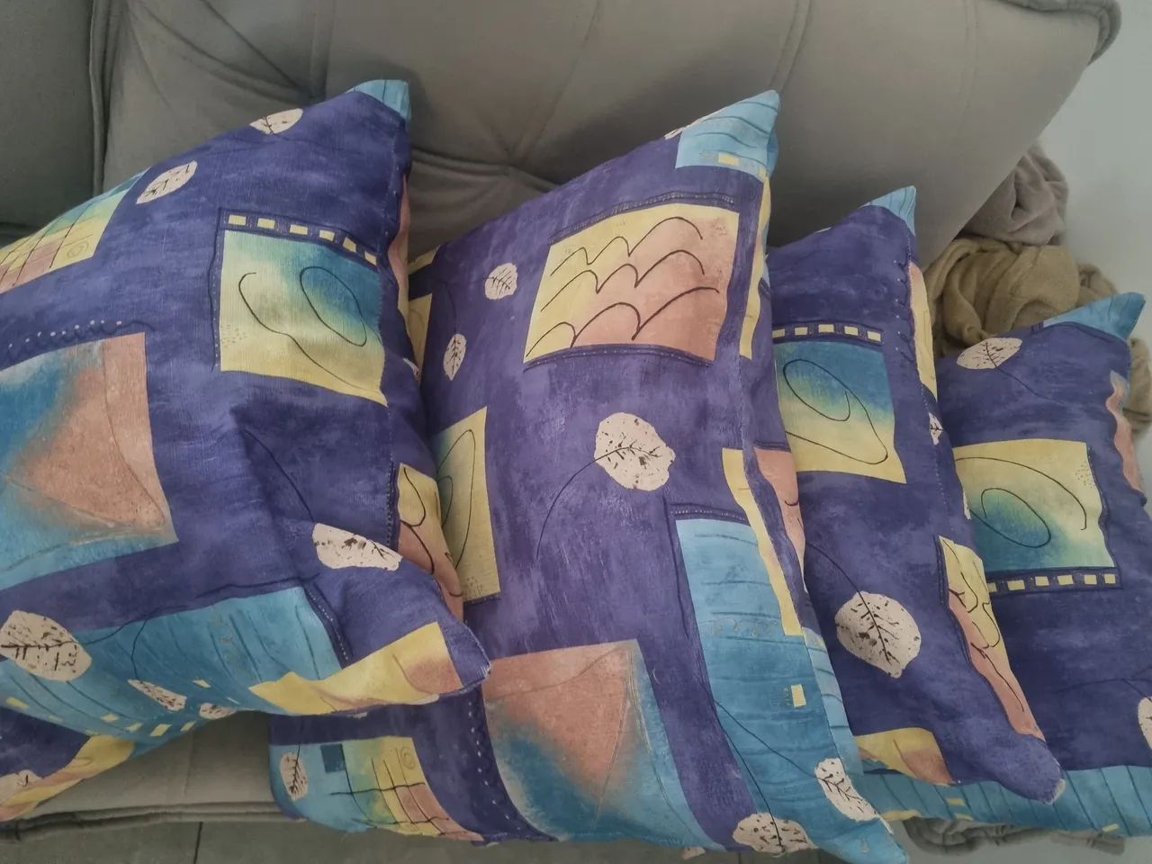 Almofadão  cheia com flocos e capa com  ziper 60x60 tecido impermeável - Foto 3