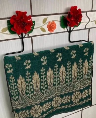 Toalheiro com rosas 