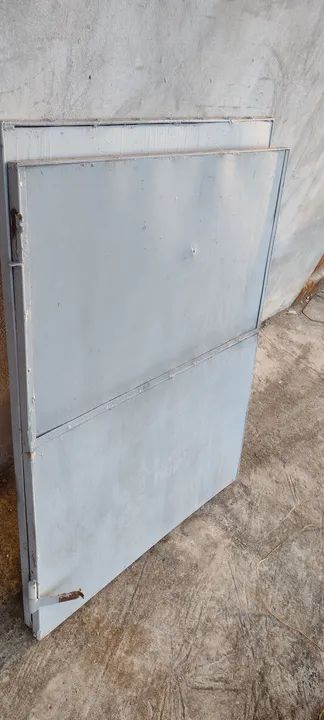 Portão cortado em dois com flange de metal - usado 1