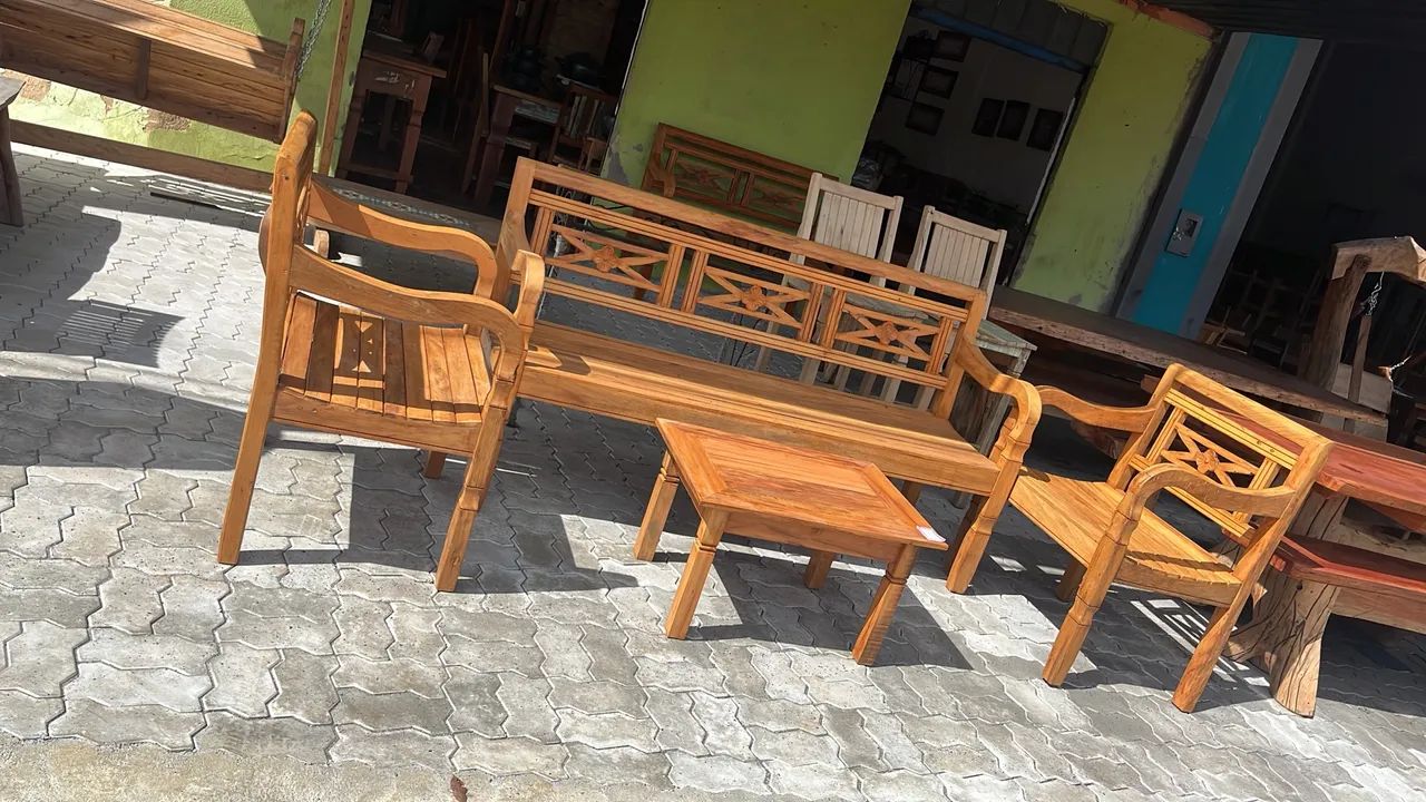 Conjunto de Sofá e Poltronas em Madeira Maciça - Foto 2