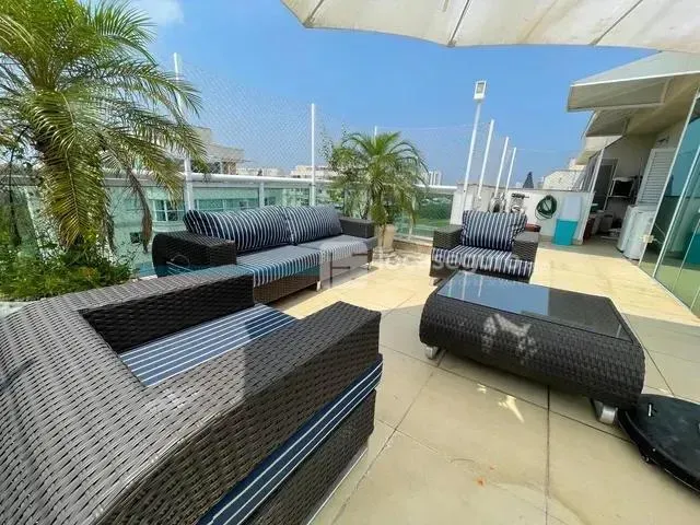 Cobertura Duplex na Barra da Tijuca disponível para locação