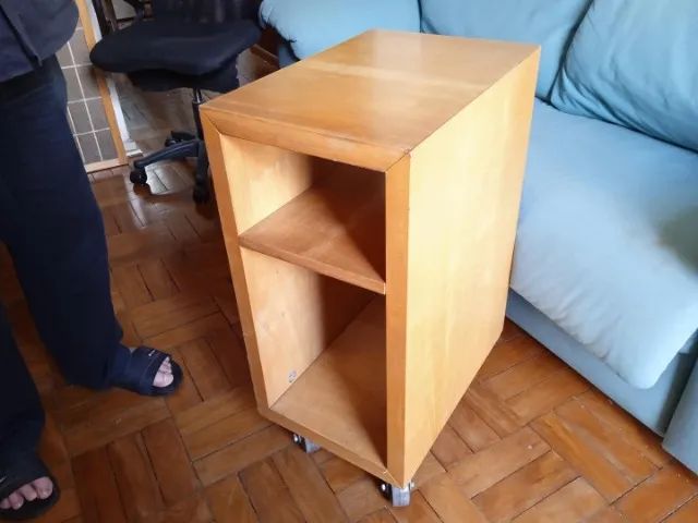 Nicho c/ 1 prateleira e rodas em MDF Marrom 71 cm x 32 cm x 47 cm - Foto 3