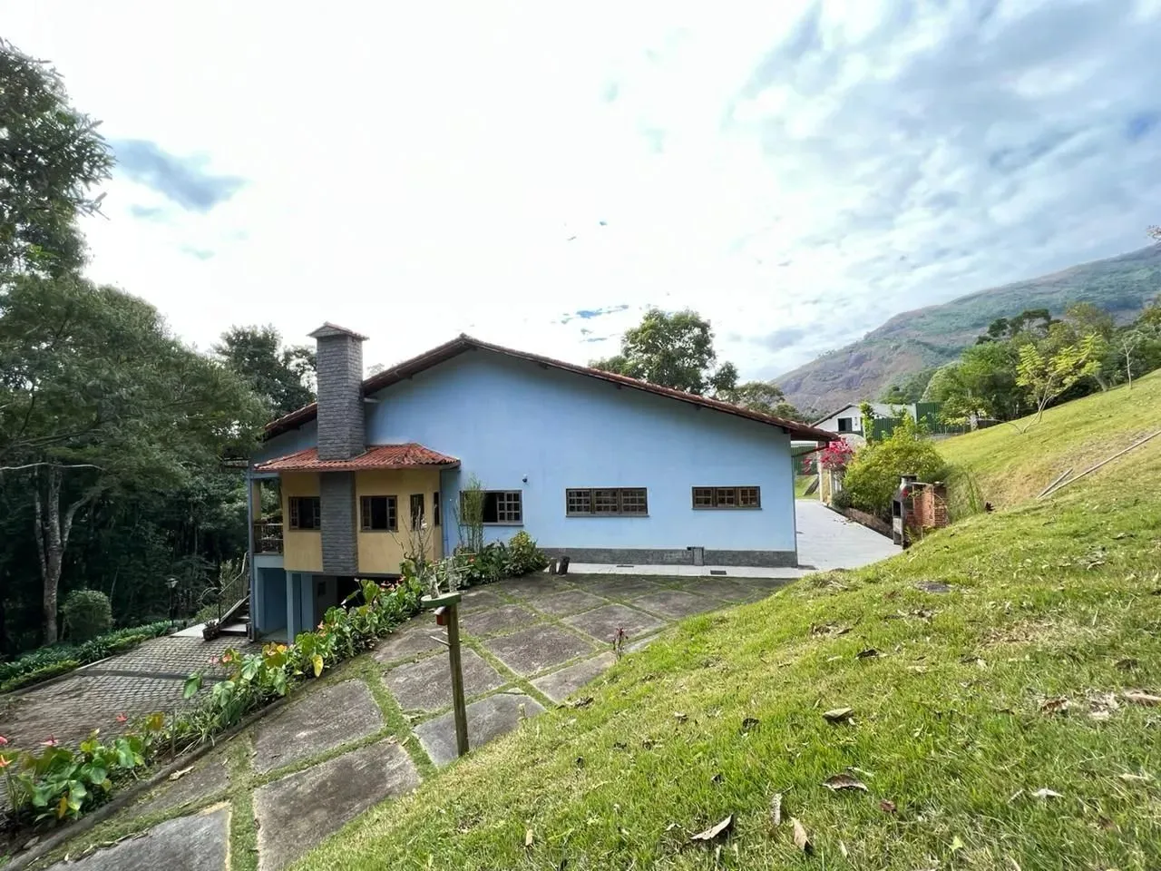 Casa com QUATRO Quartos à venda, 350 m² por R$ 2.400.000 - Quebra Frascos - Teresópolis/RJ