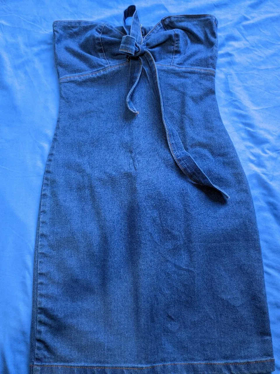 Vestido Jeans Tubinho Strapless com Laço