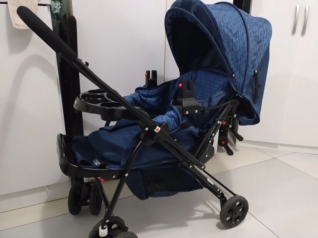 Carrinho de bebê+ bebê conforto 