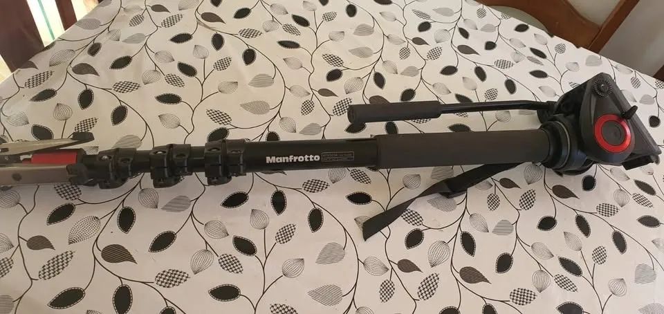 Vendo ou troco Monopé Manfrotto MVM500A com Cabeça Hidráulica - Foto 3
