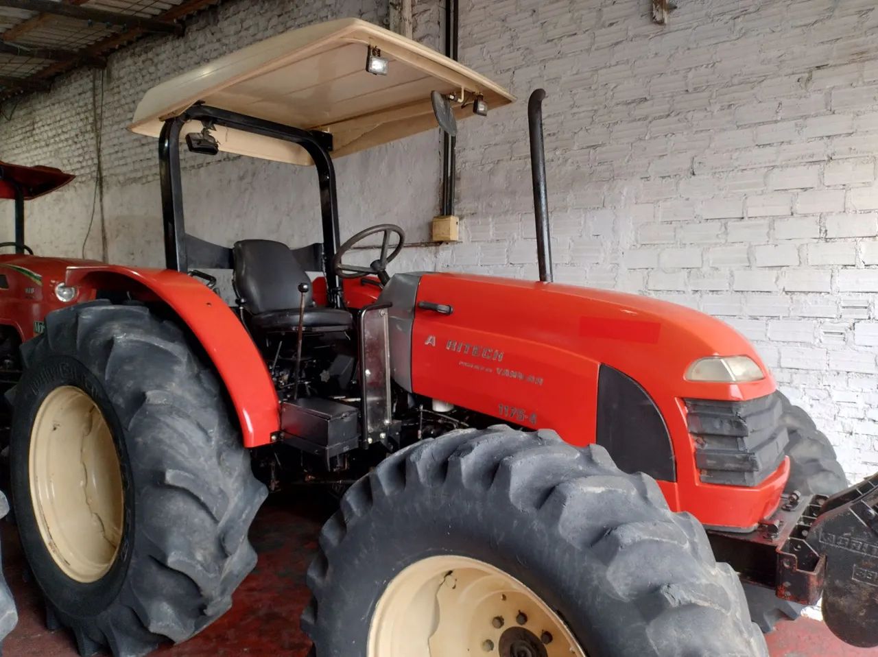 TRATOR YANMAR 1175 4X4 ANO 2011 - Foto 4