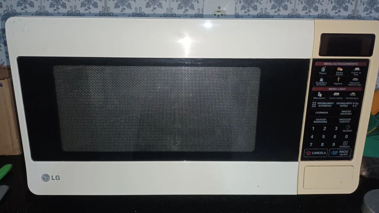 Micro-ondas LG com diversas funções em ótimas condições  - Foto 2