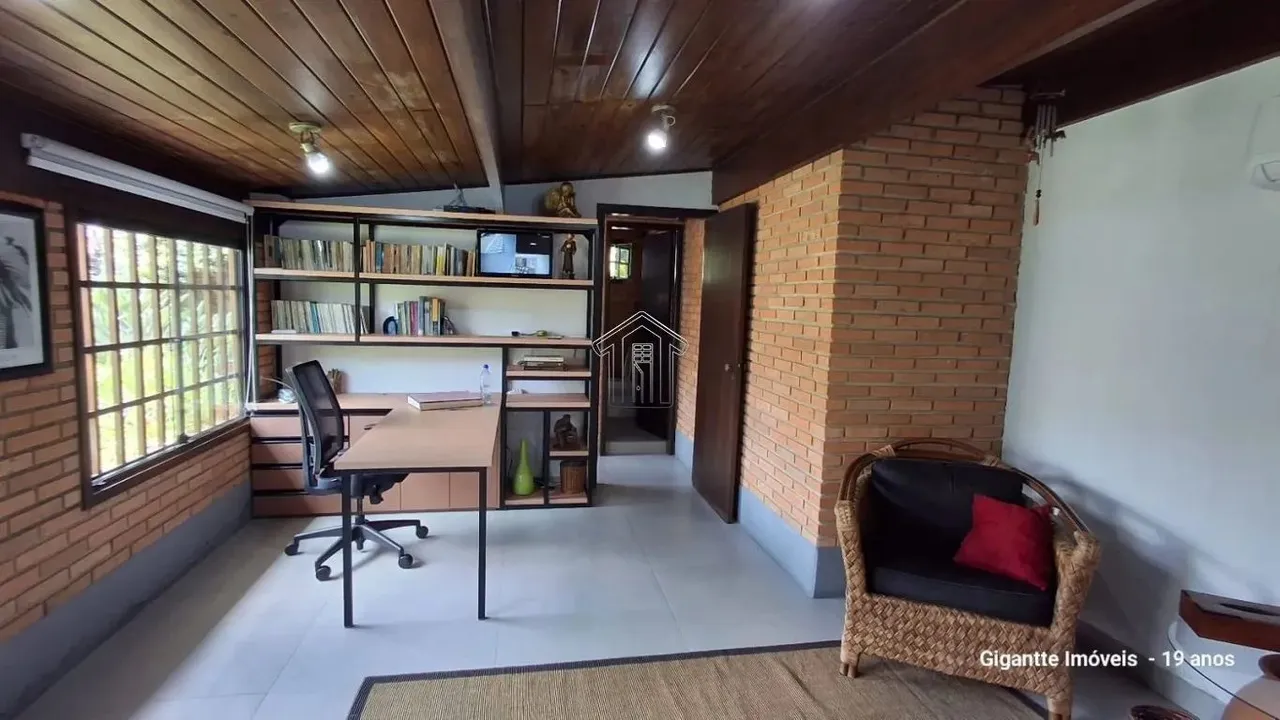 Casa (Assobradada) para locação comercial ou residencial. Toda reformada e pintada, excele