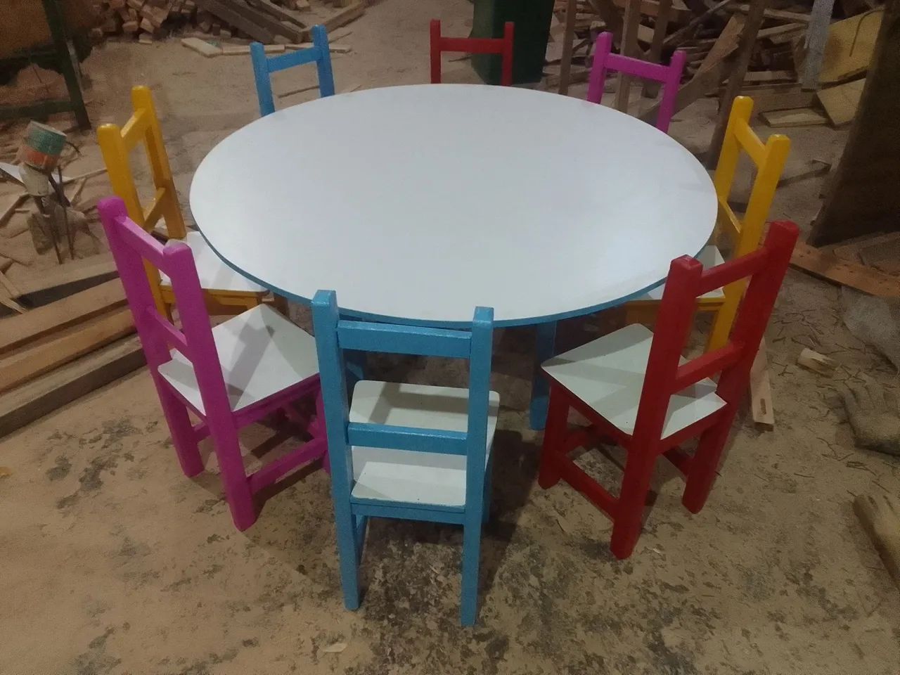 Mesa redonda infantil colorida para escolas e creches - Foto 4