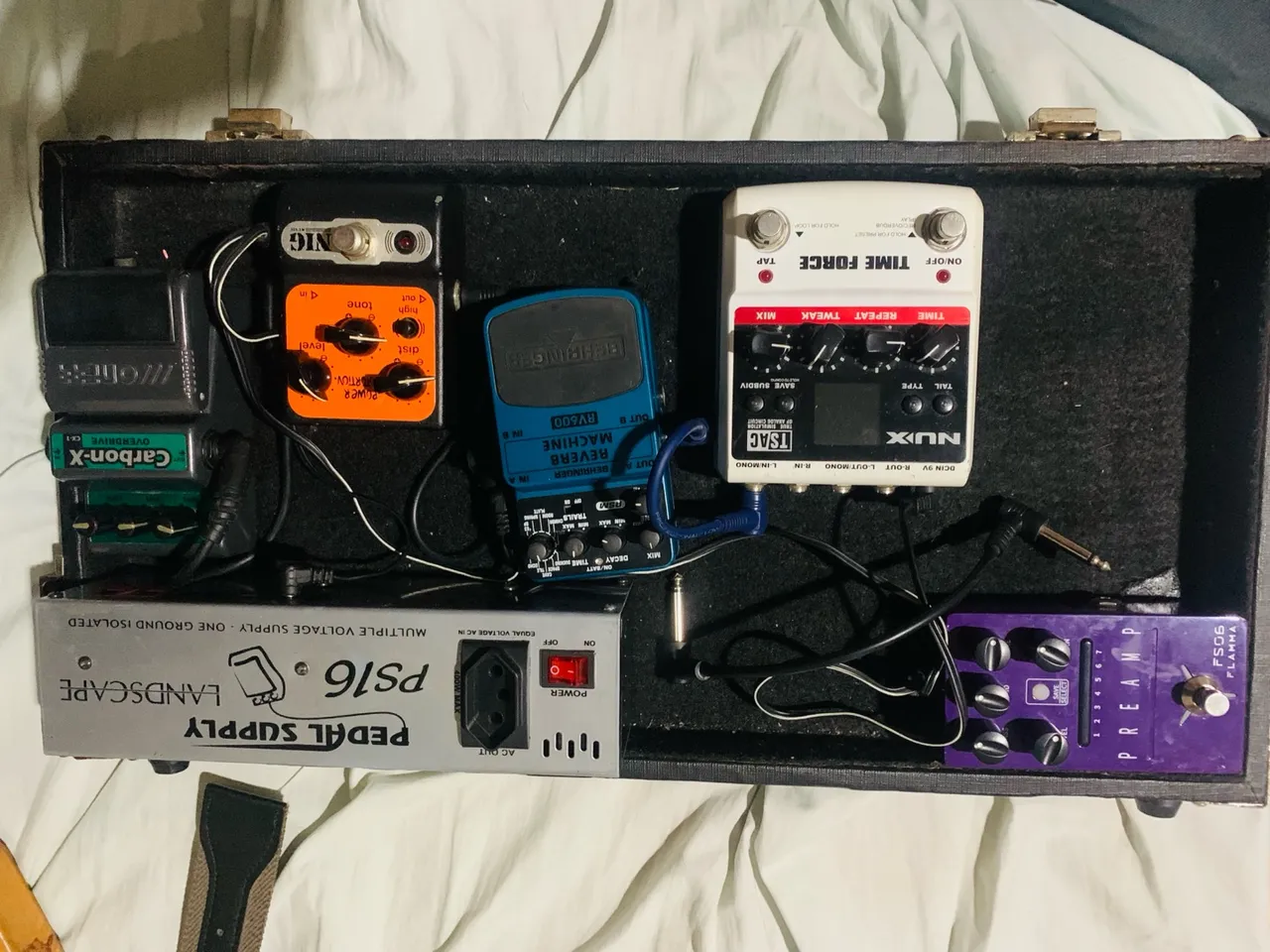 Pedalboard - Overdrive, Delay, Fonte Landscape, Distortion