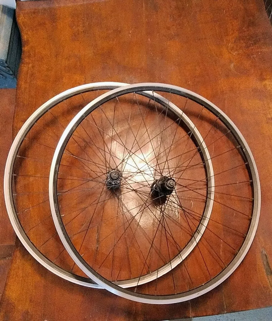 Par de Rodas TSW com freehub speed 700 preta sem detalhes