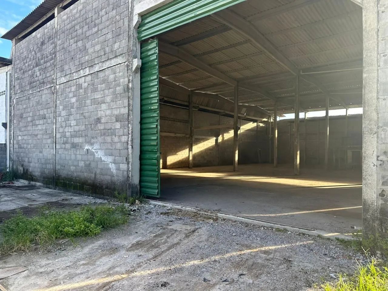 ALUGA-SE galpão em CABEDELO!