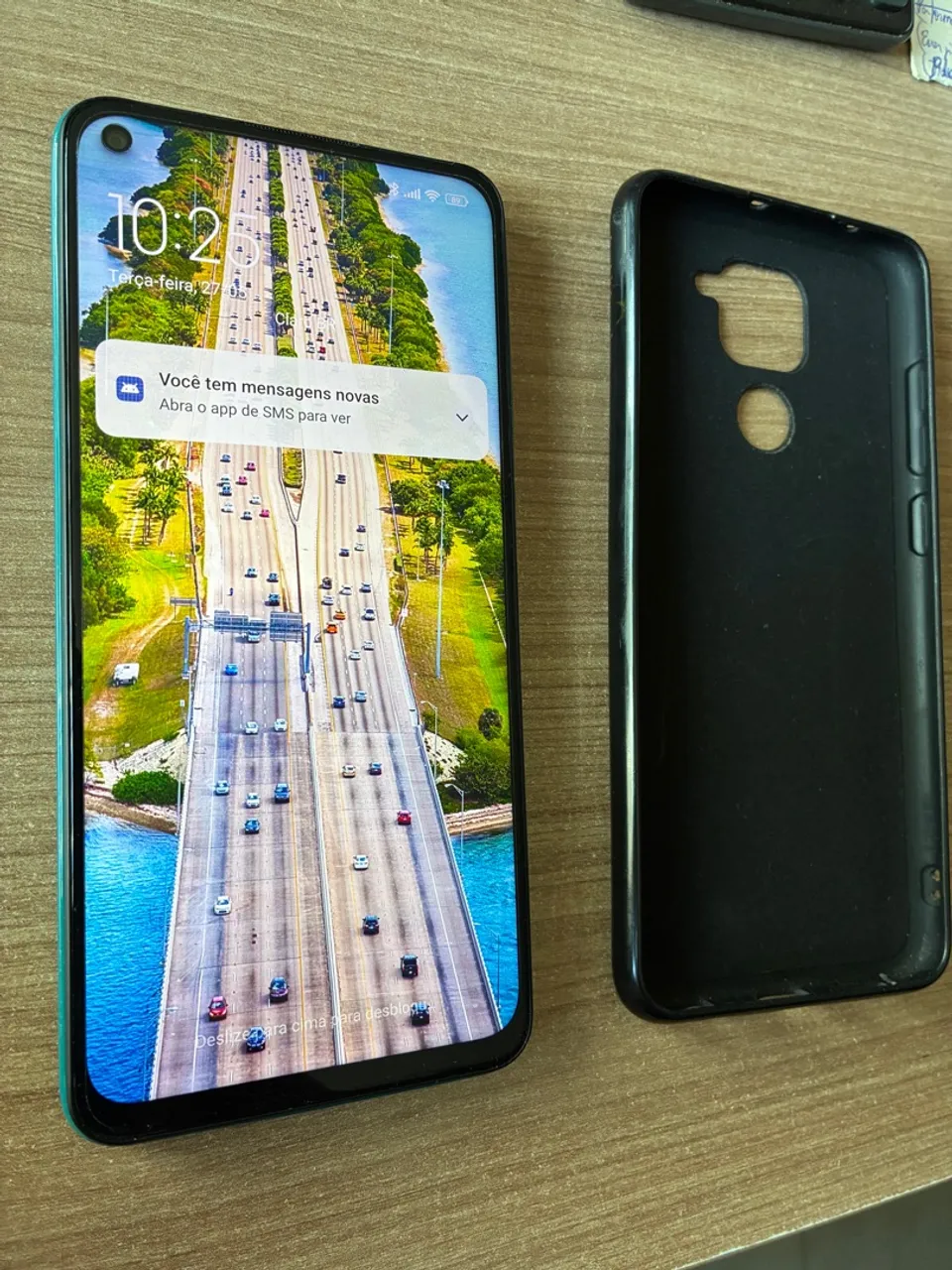 Celular em perfeitas condições, com película, capinha, carregador e caixa (completo).