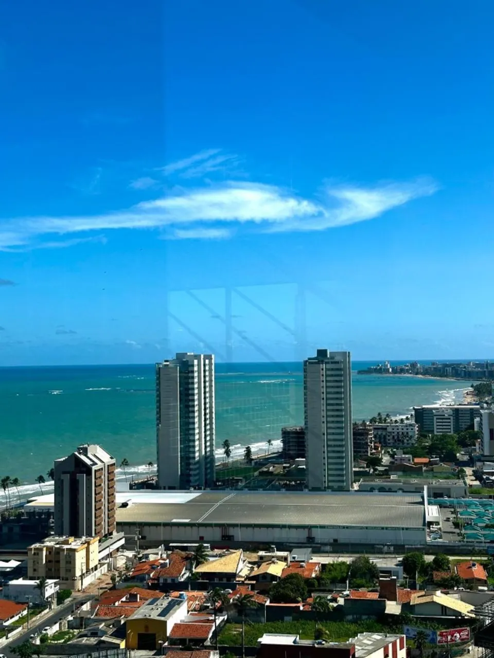 Apartamento em Cruz das Almas, com três quartos, sendo uma suíte todos com vista mar .