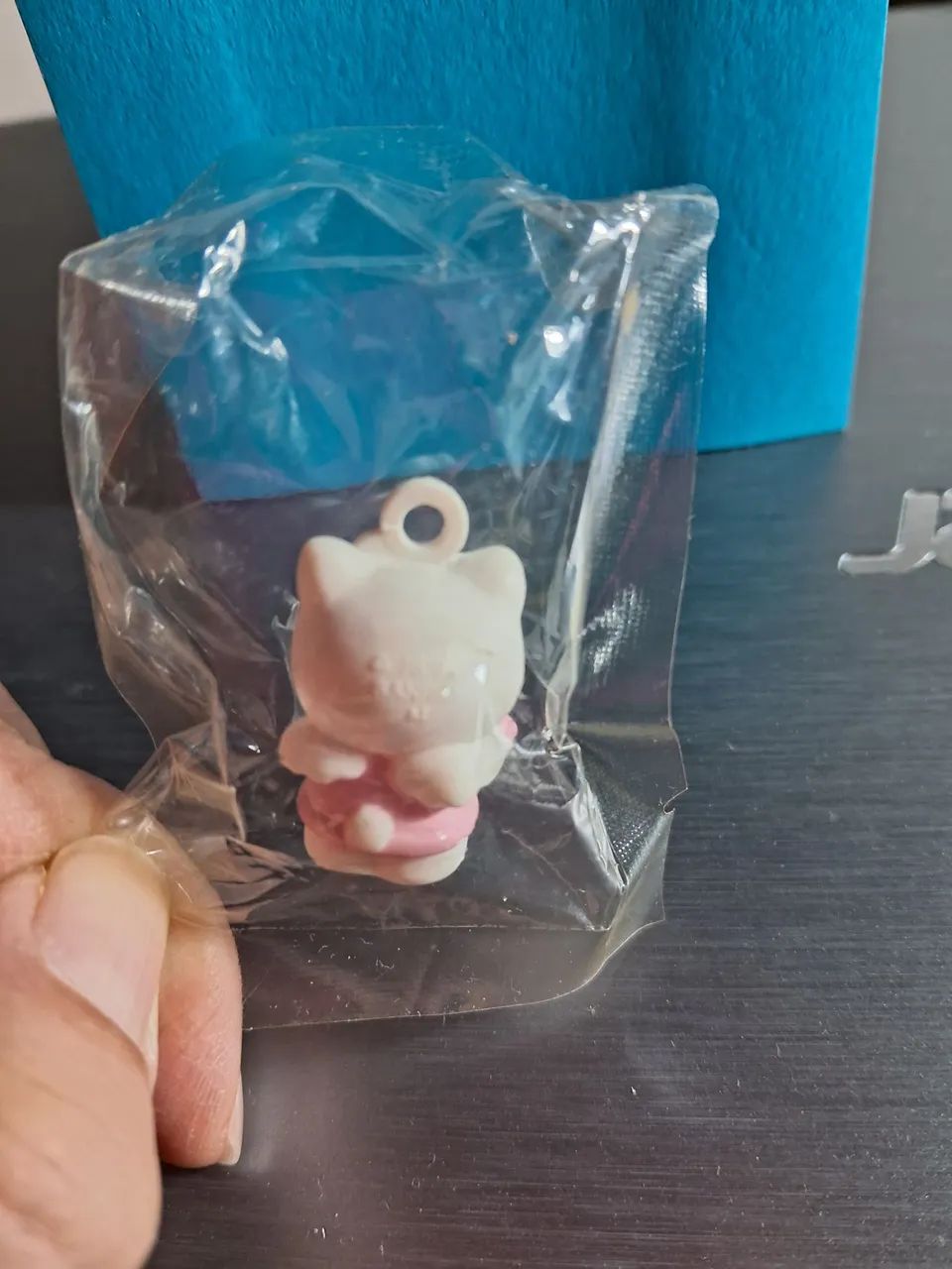 Miniatura Hello Kitty com Arco Raridade - Foto 4
