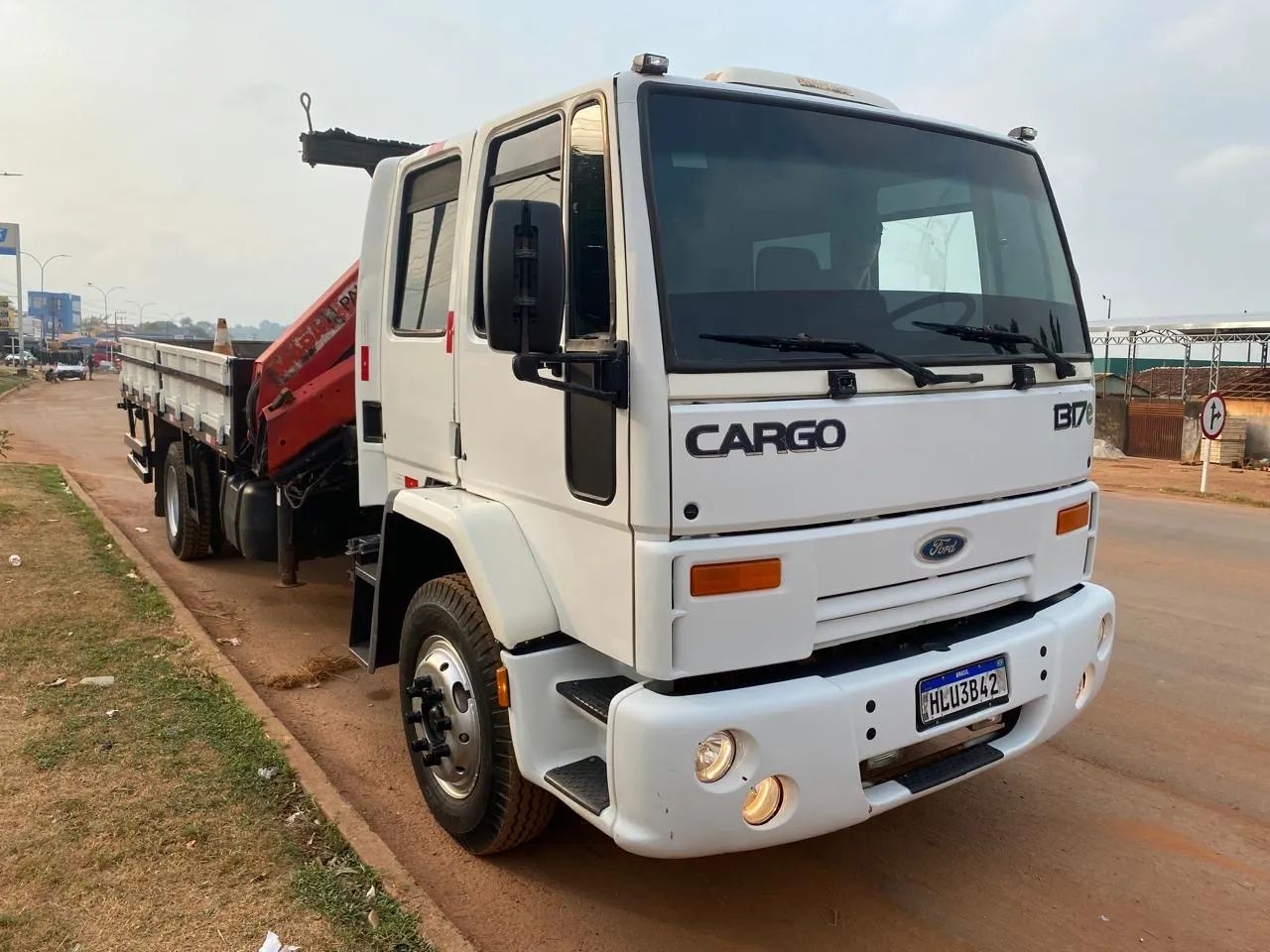 Caminhão Ford Cargo 1317e Munck - Foto 4