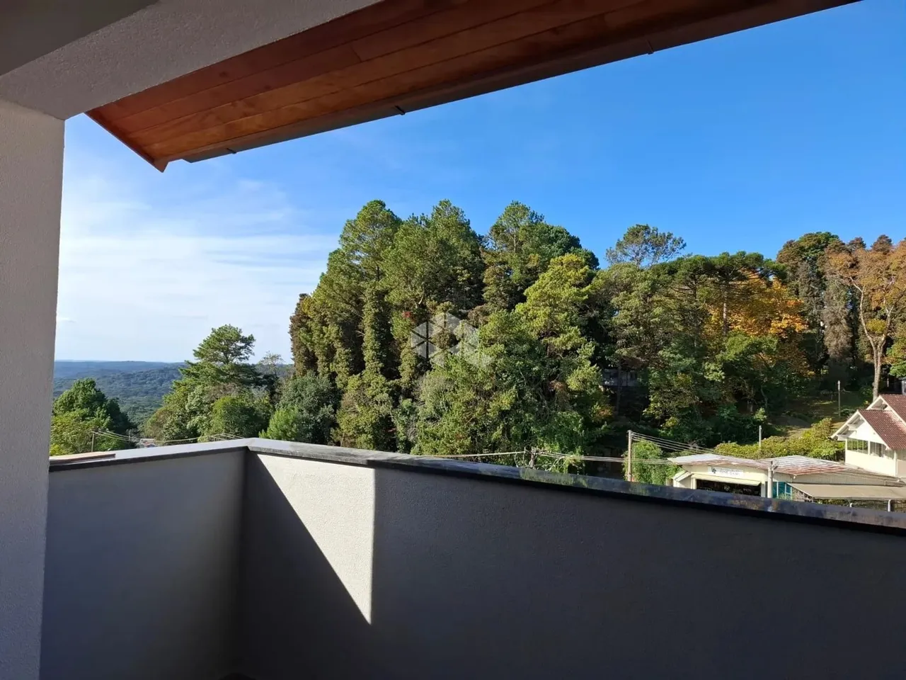 Apartamento 1 dormitório (suíte) + lavabo, com 67,50m² privativos no Centro de Gramado