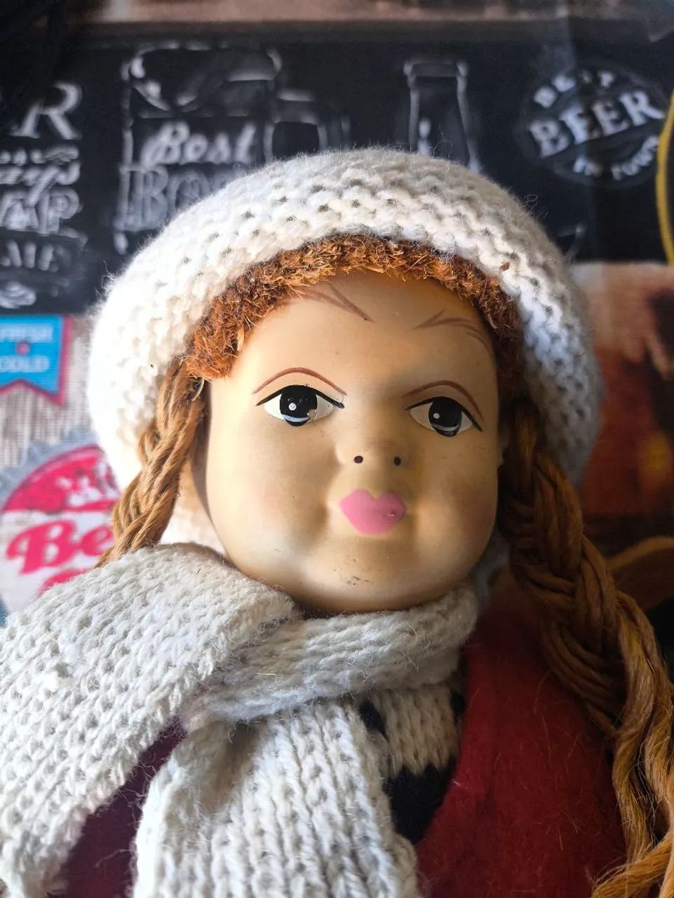 Boneca Antiga em porcelana com Roupa de Lã - Foto 4