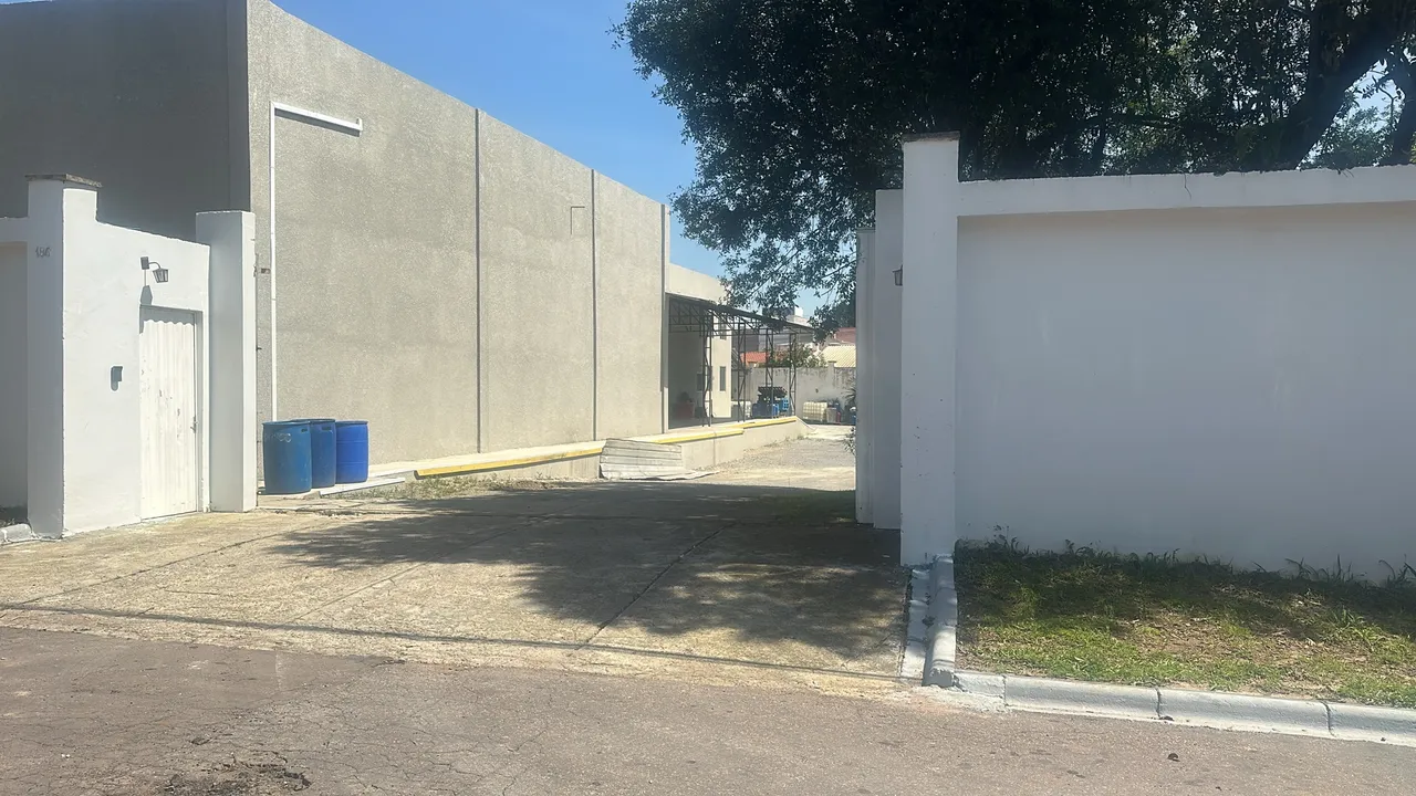 Alugo imóvel no Umbará barracão galpão terreno