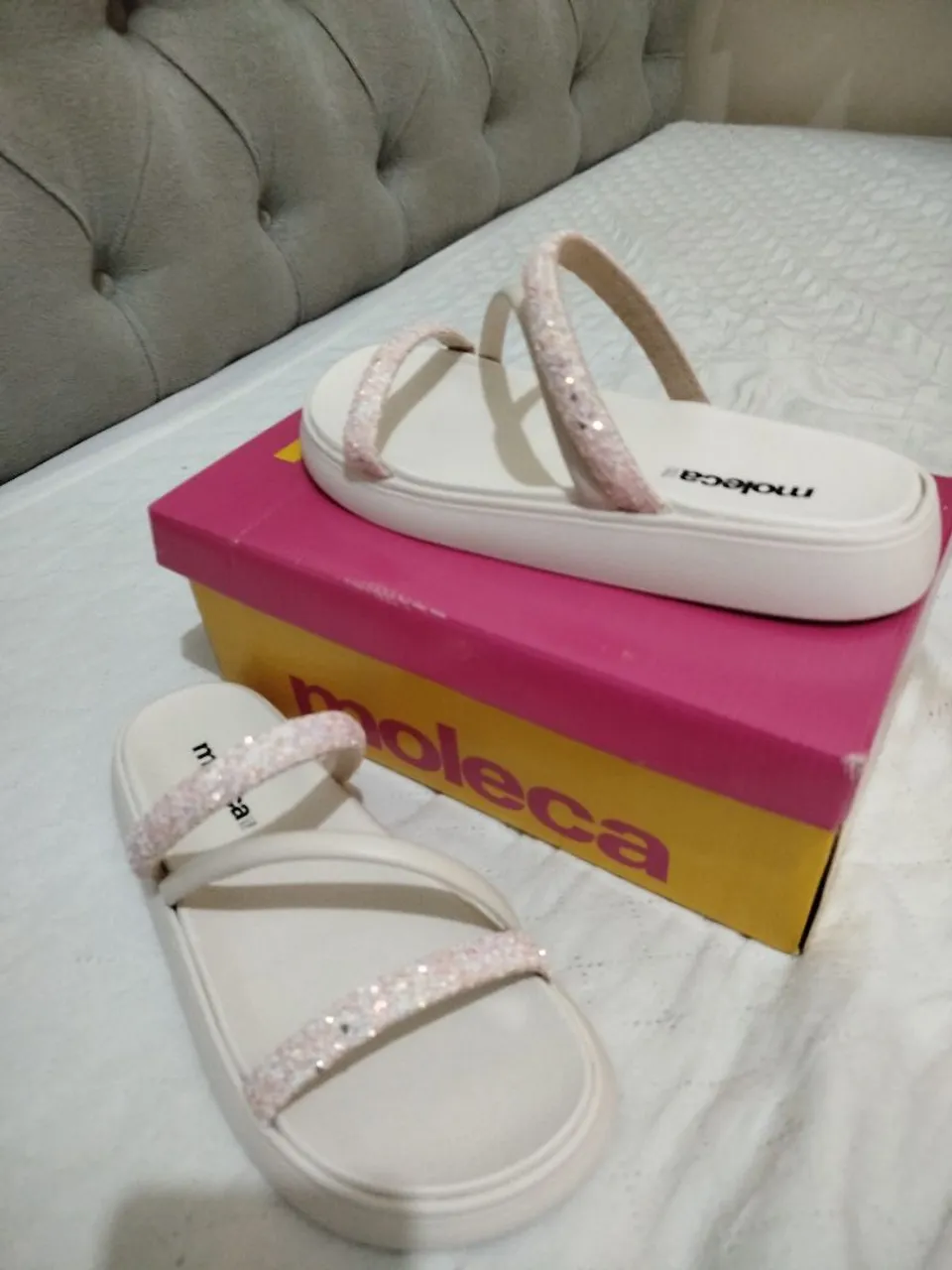 Sandálias Moleca Brancas com Strass