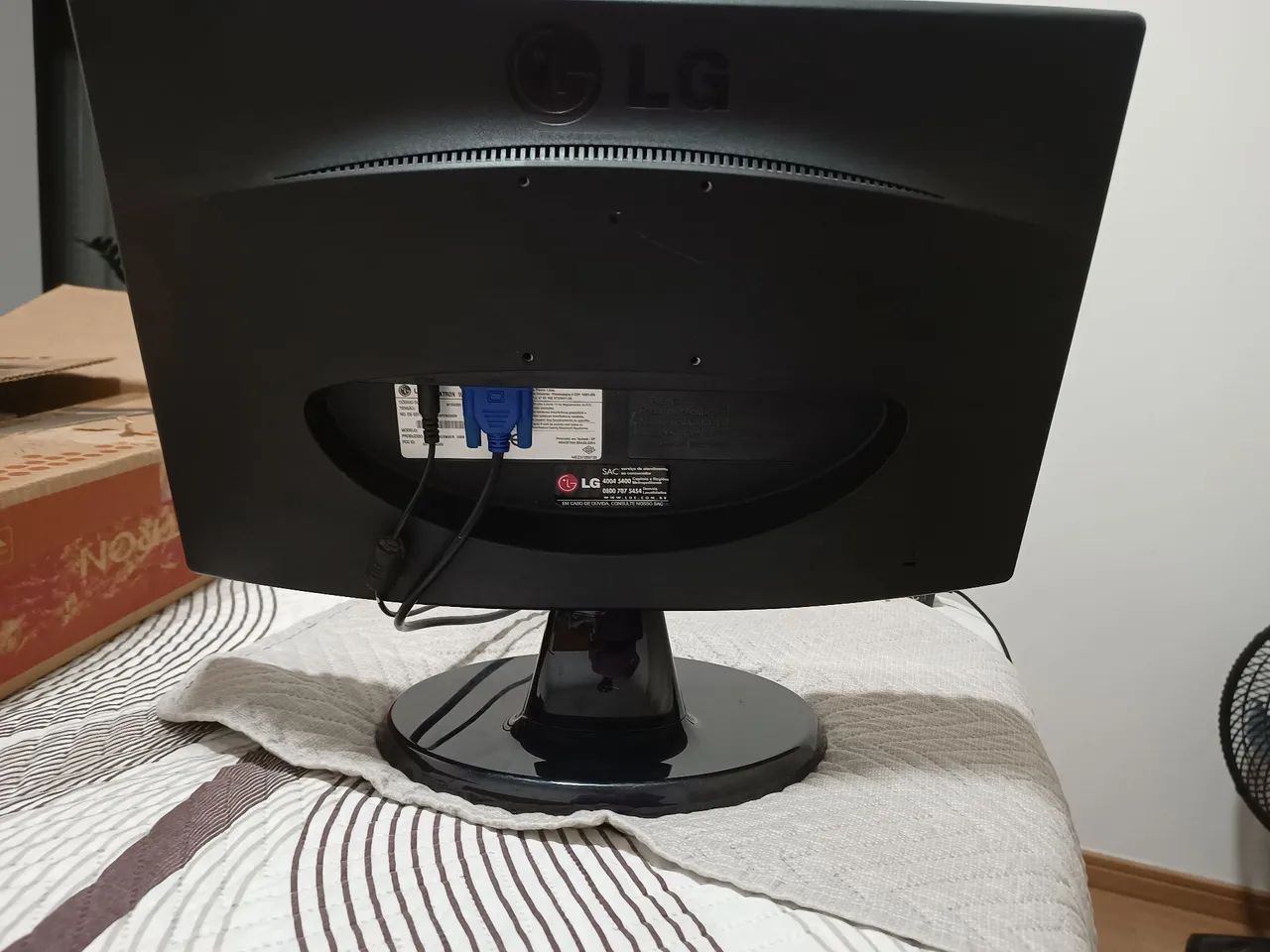 Monitor Flatron 18,5 polegadas. 47 cm. Funcionando perfeitamente, tela intacta. - Foto 5