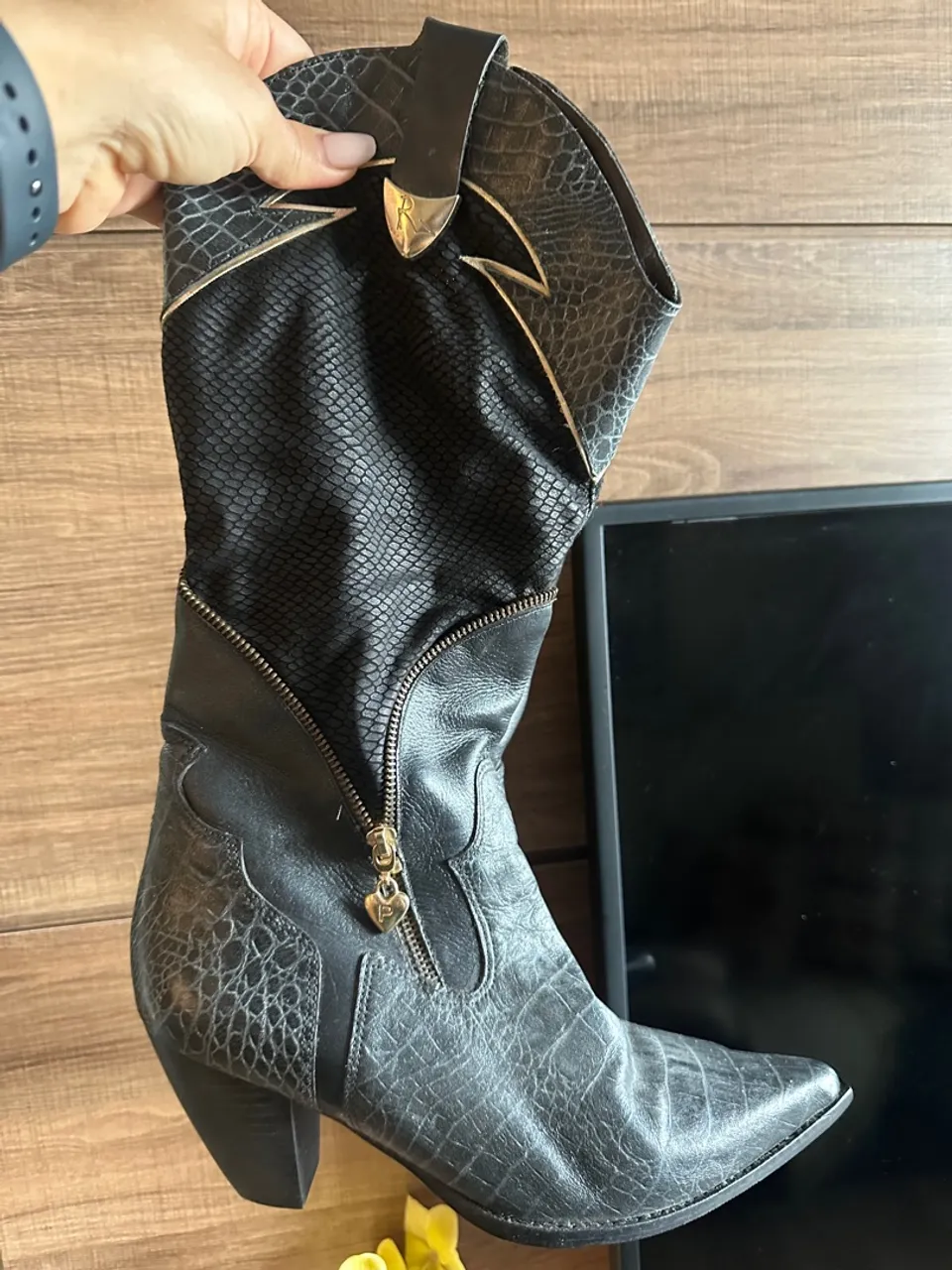 Bota montaria nova