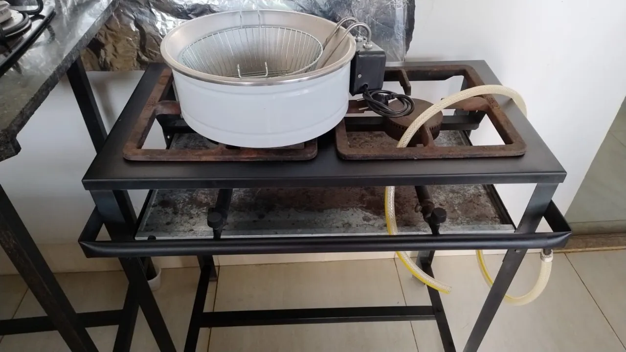 Vendo Fogão Industrial e Fritadeira elétrica