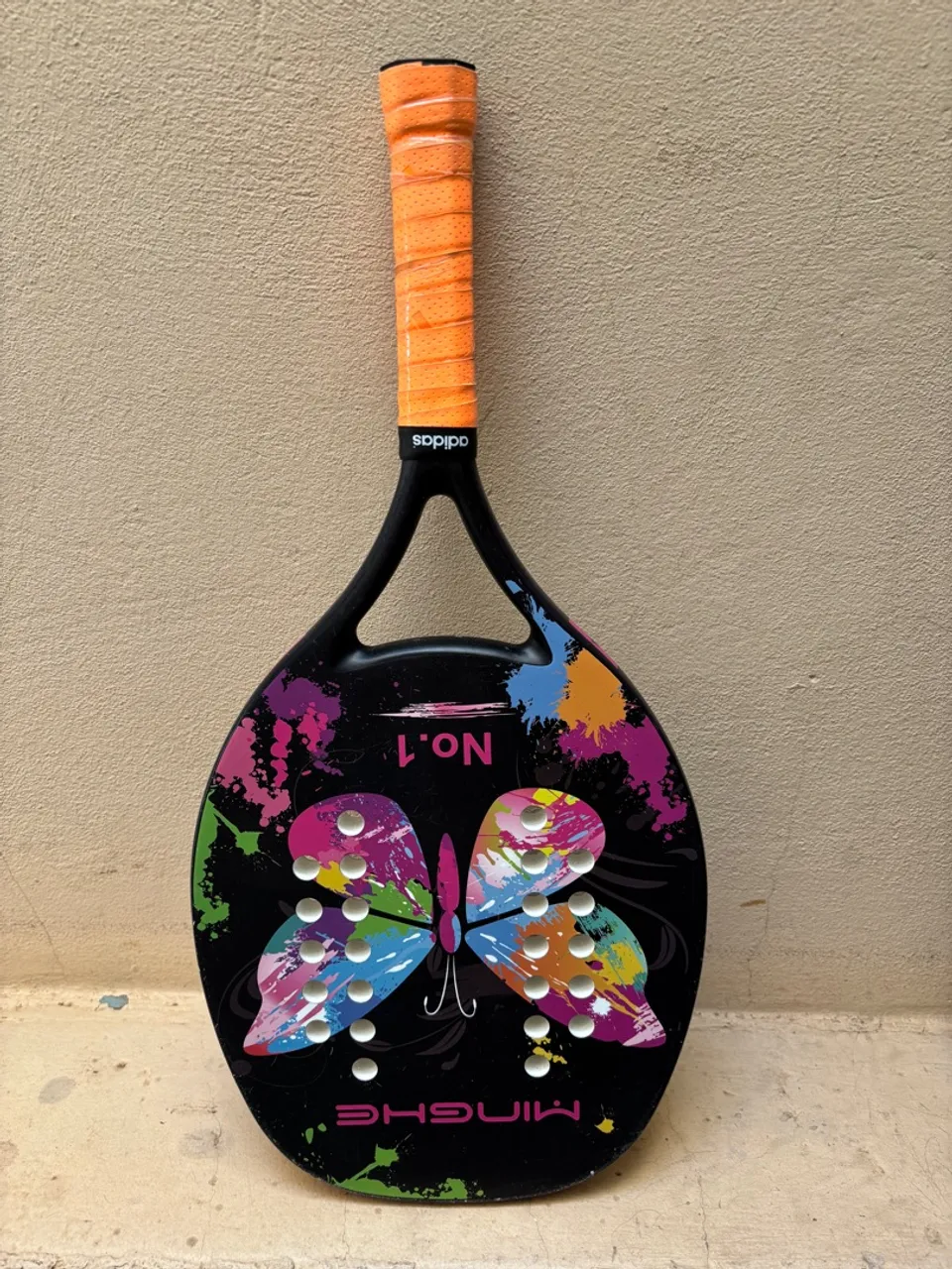 Raquete de Beach Tennis Adidas com design exclusivo