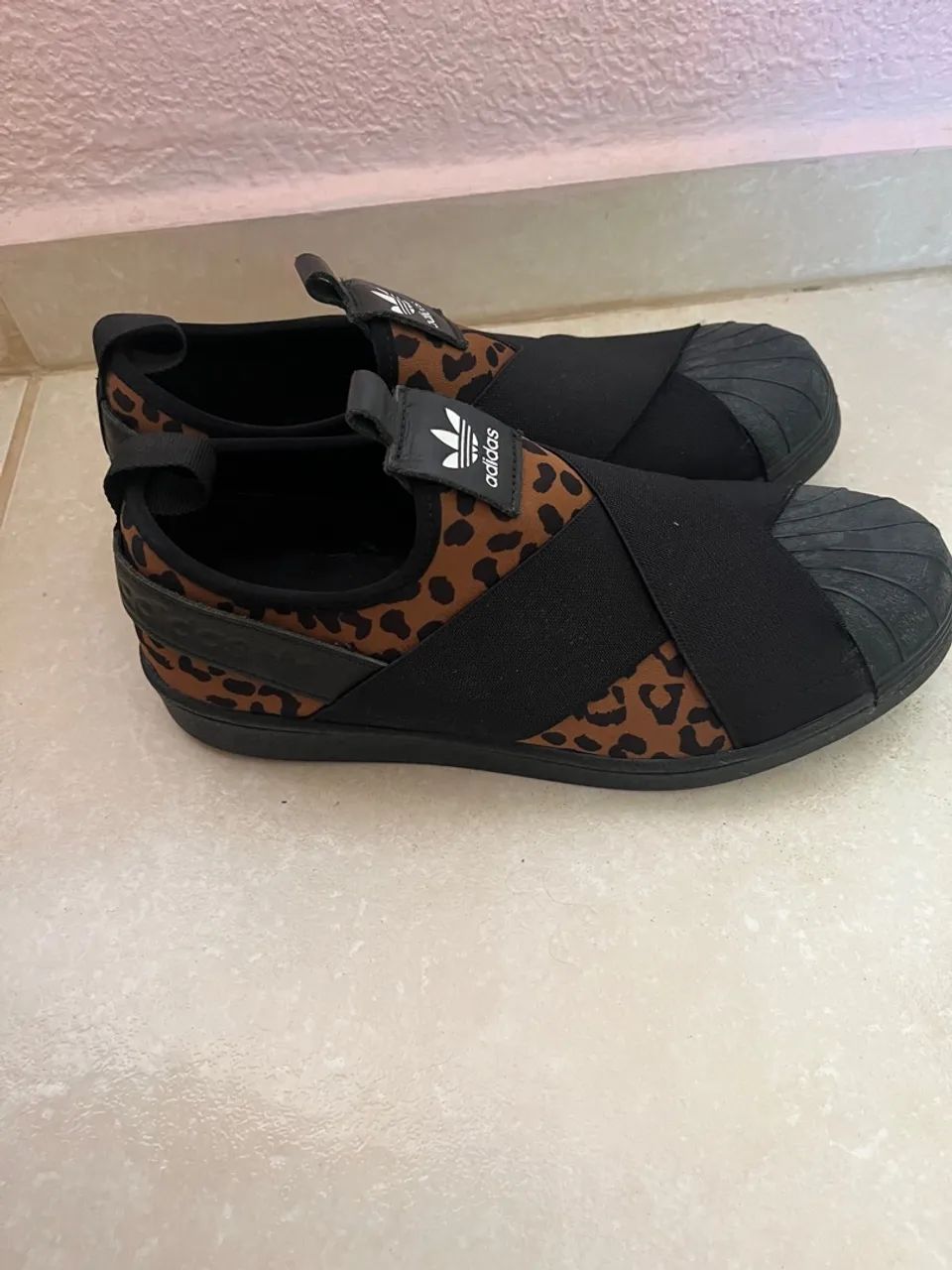 Tênis Adidas Slip On Leopard
