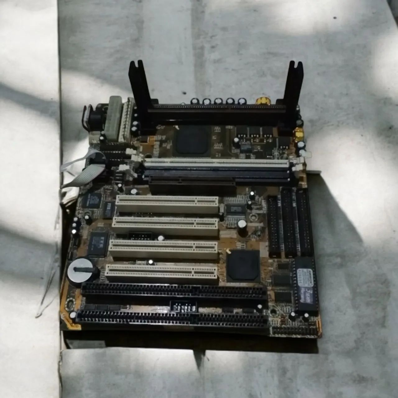 Placa mãe de Pc antiga Slot 1 e ISA Pentium 2 e Celeron - Foto 2