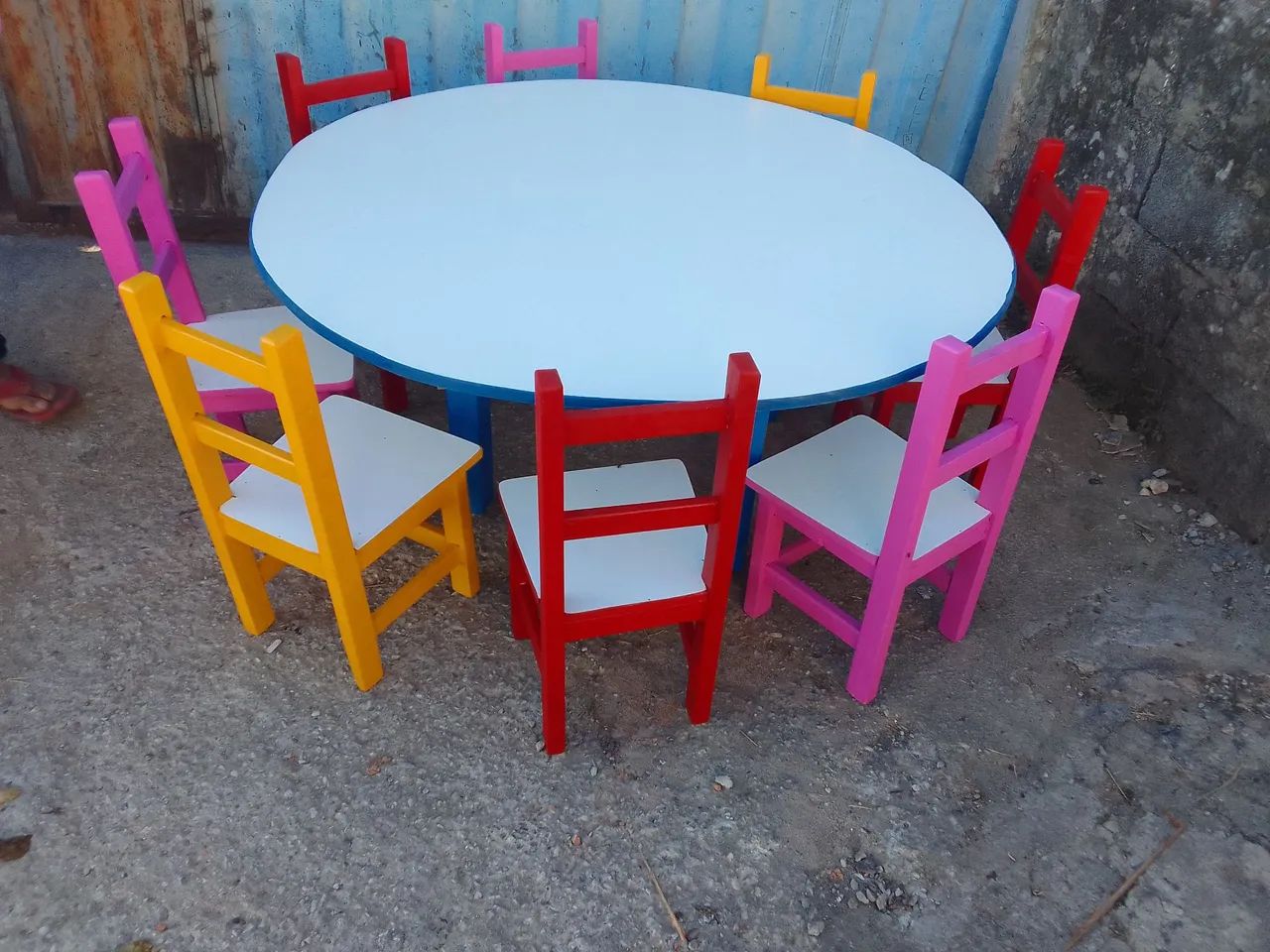 Mesa redonda infantil colorida para escolas e creches - Foto 2