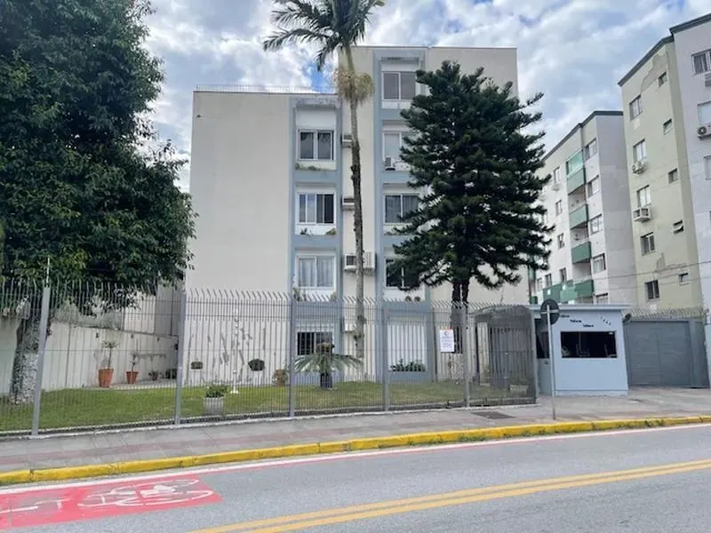 Apartamento para Venda Apartamento de 2 dormitórios com sacada e garagem no Abraão. FLORIA