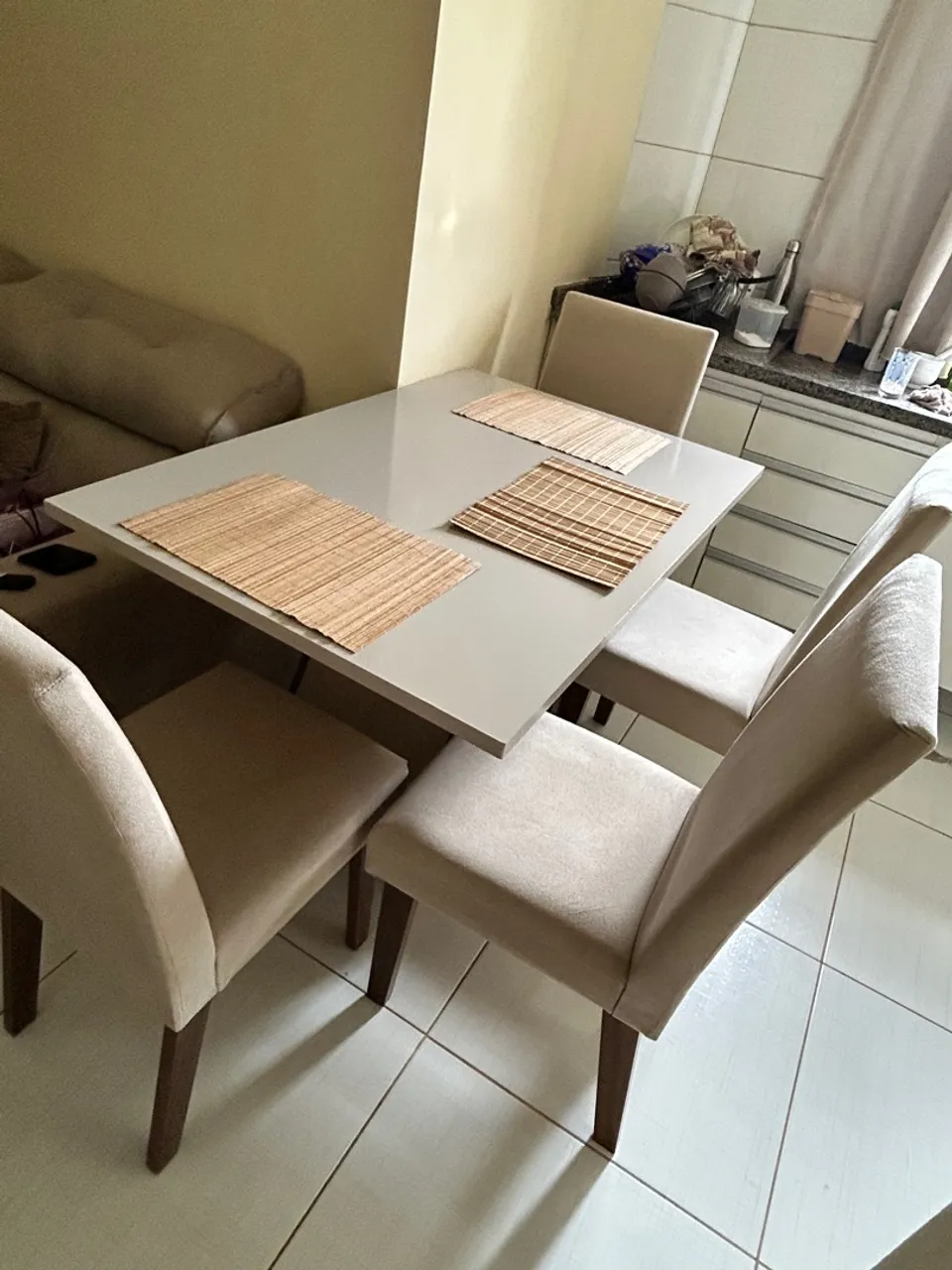 Mesa de Jantar Moderna 4 Cadeiras
