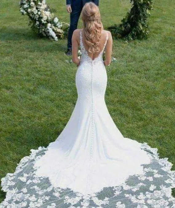 Vendo 20 Vestido de Noiva Elegante com Cauda Longa