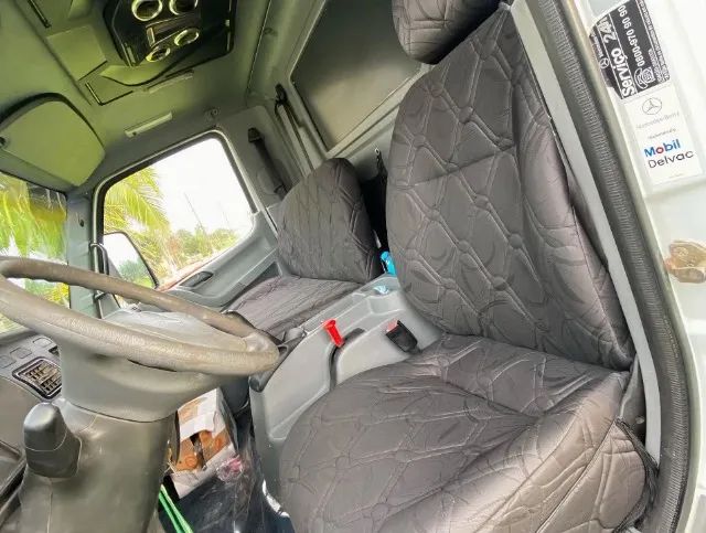 MB Accelo 915c Baú ano 2009 - Foto 9