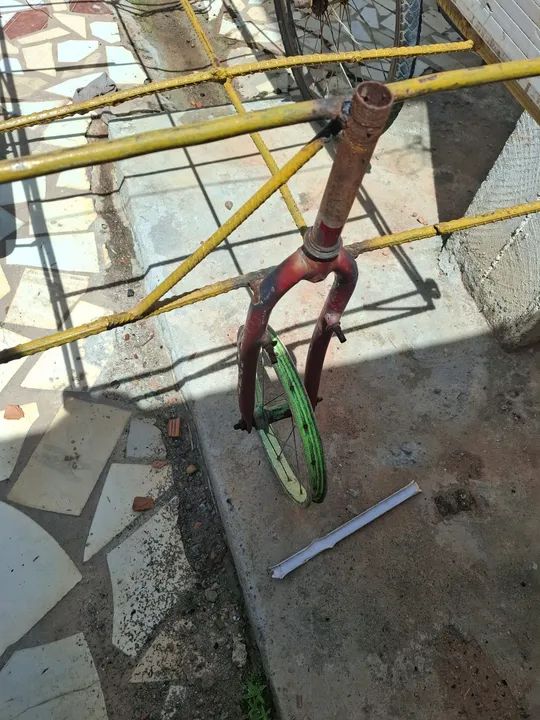 Carrinho de Mão em Ferro - Semi-novo - Foto 2